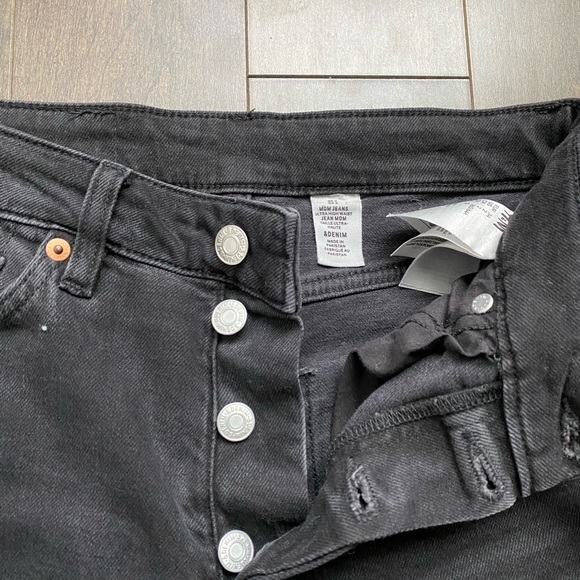 H&M ultra high waisted mom jeans - Picture 5 of 5
